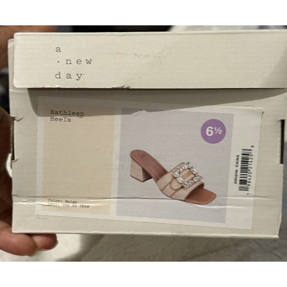 Women's Kathleen Raffia Buckle Block Heels - A New Day Beige Size 6.5 NWB - Picture 8 of 13